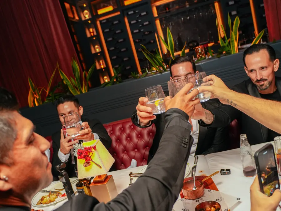 Brindis durante una de las cenas